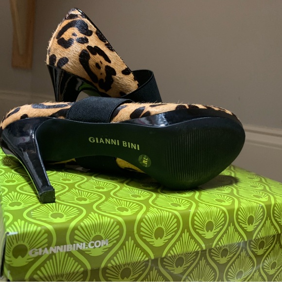 Cheetah print heels! Only worn twice. - Picture 5 of 6